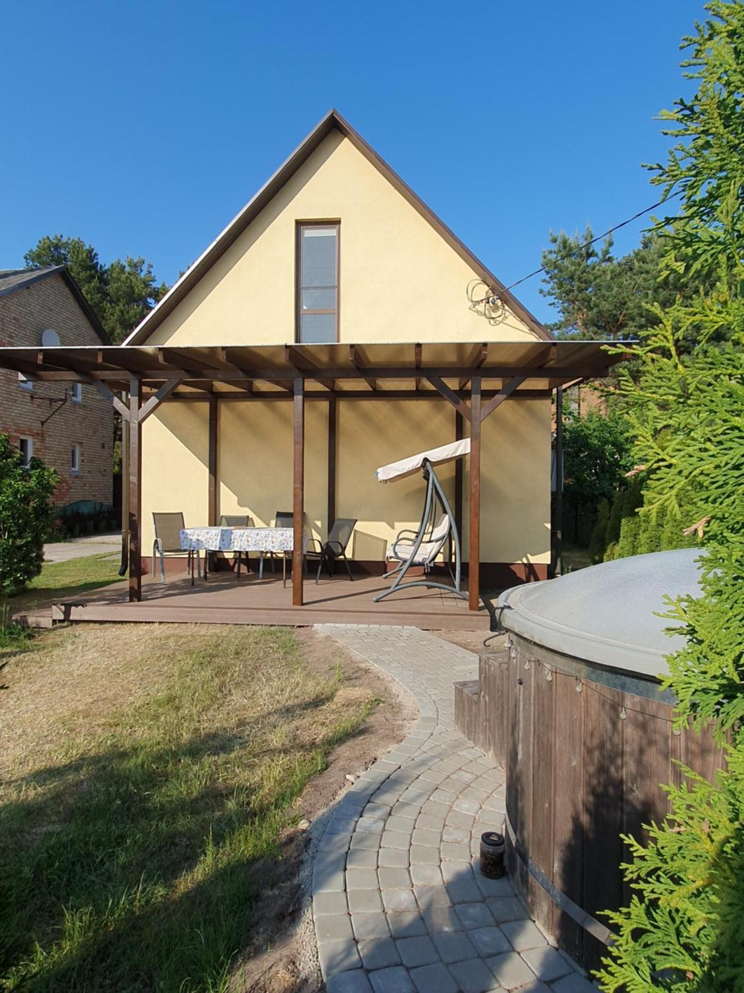 Лора Villa Lapmezciems Exterior photo